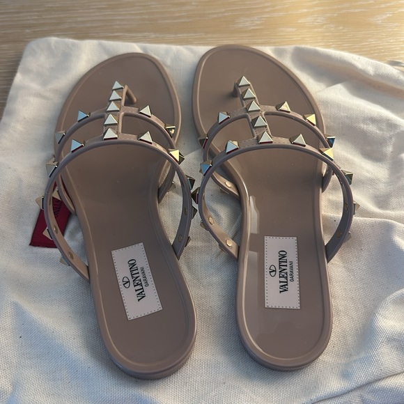 Valentino Garavani 5mm Rockstud Pvc Thong Sandal - Poudre - size 7B - Picture 3 of 12